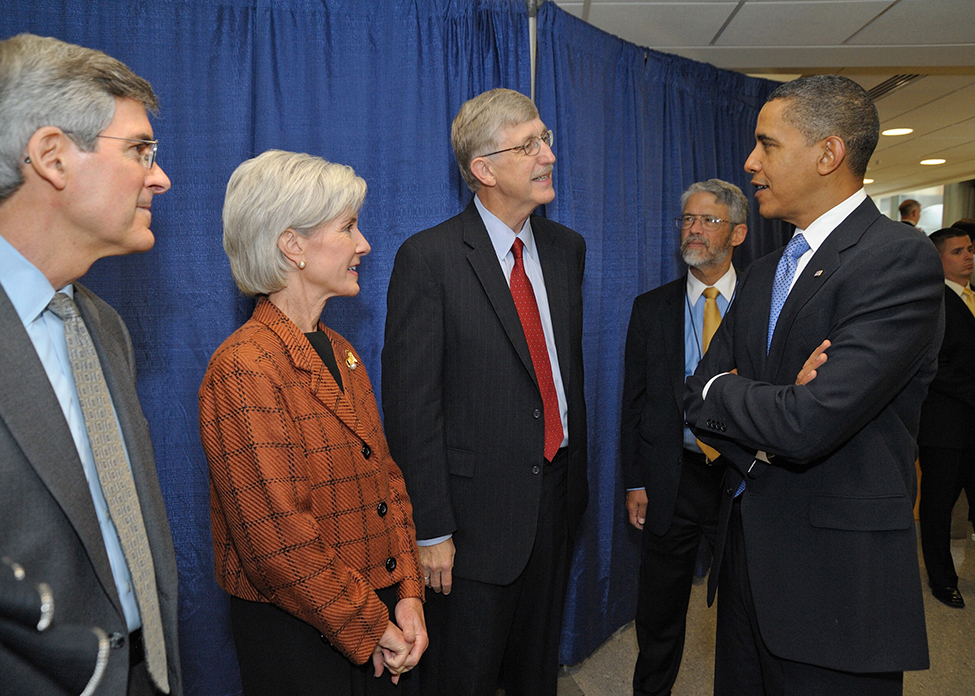 President Barack Obama gets an update on NIH activities from NIH director Dr. Francis Collins