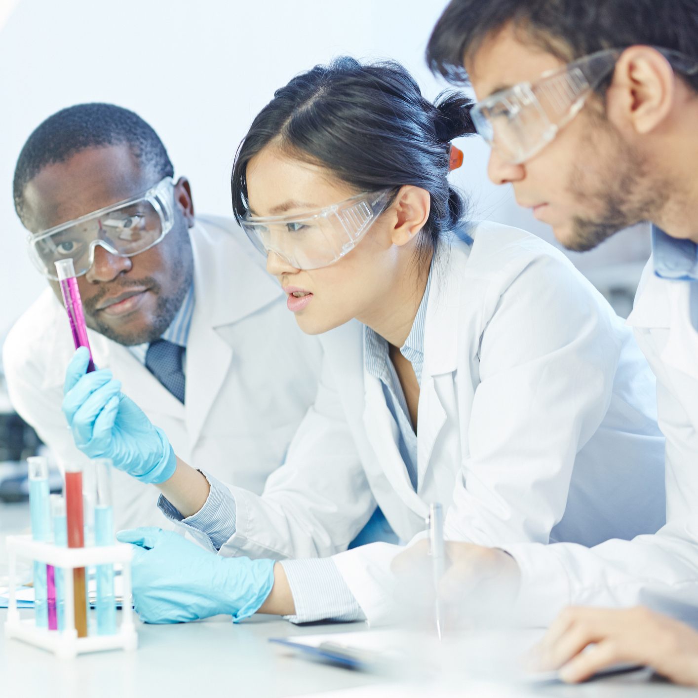 Young researchers in a lab.