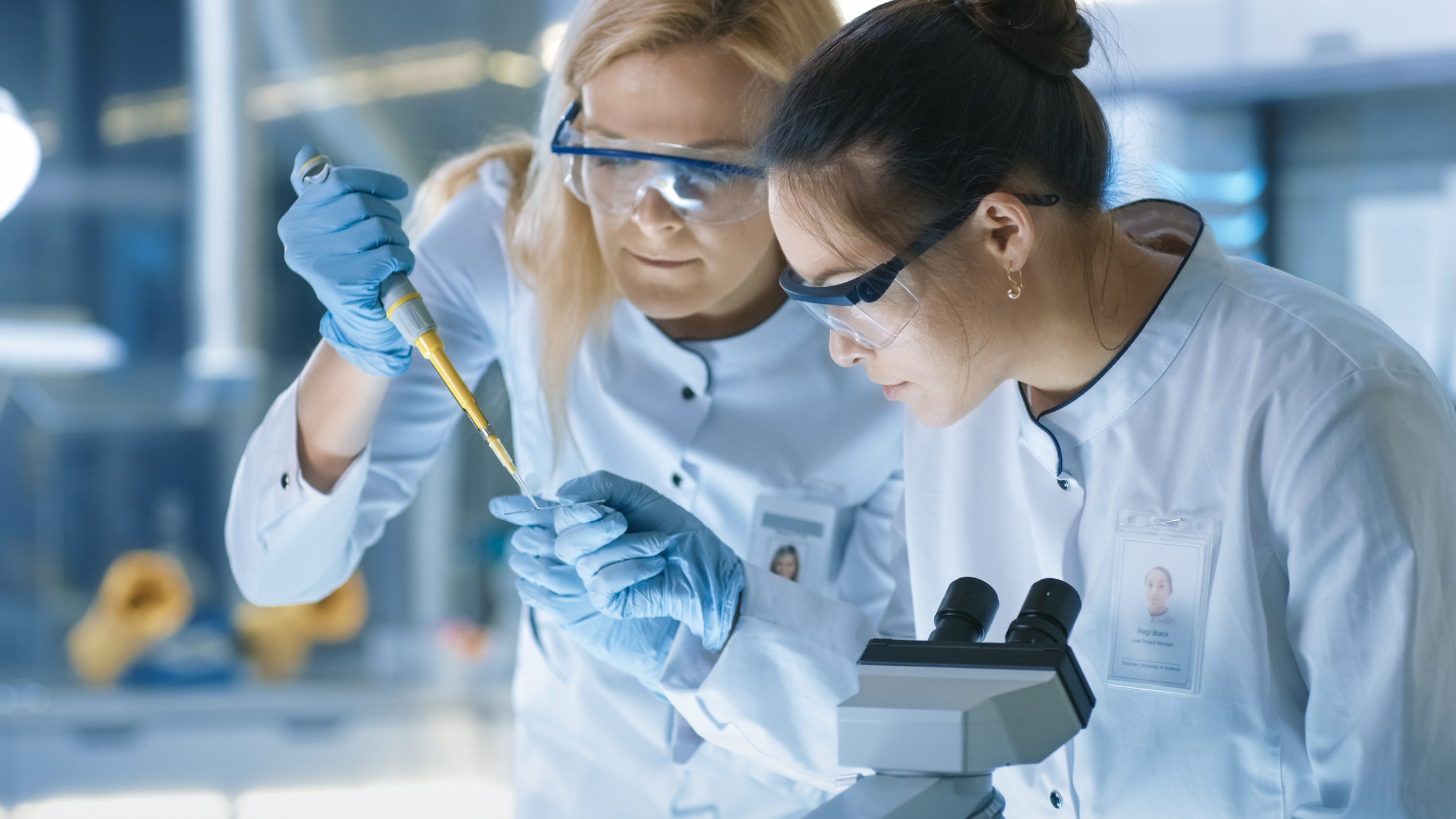 Image of female researchers