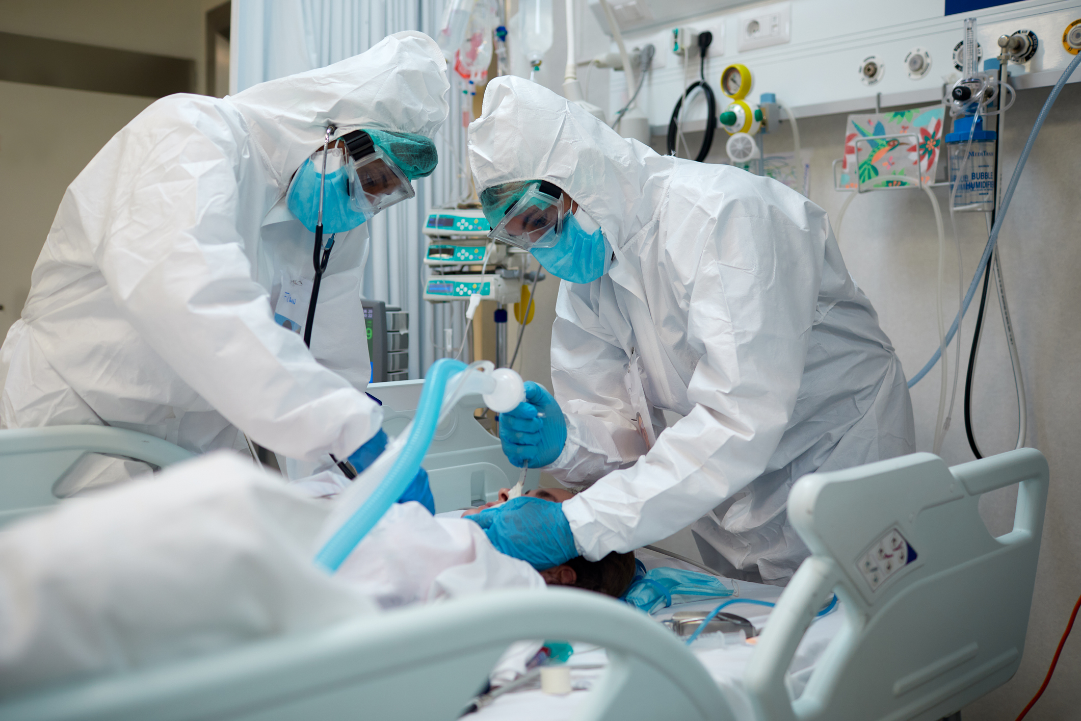 Hospital COVID Healthcare workers during an intubation procedure to a COVID patient Hospital COVID Healthcare workers during an intubation procedure to a COVID patient