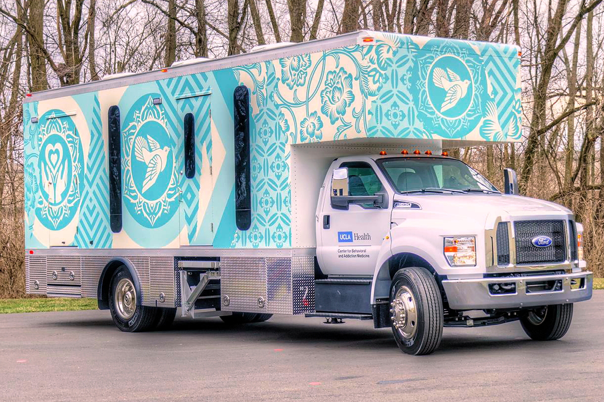 Image of a health clinic vehicle 