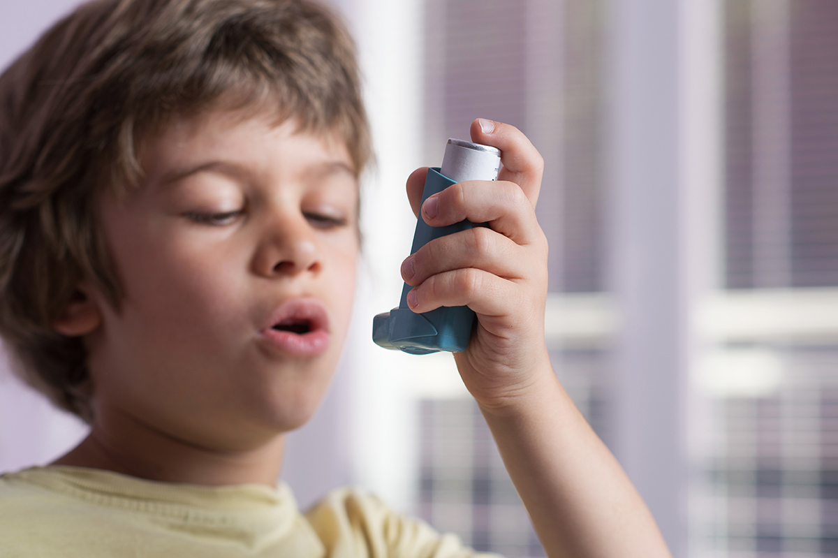 kid using an inhaler