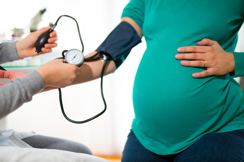 Doctor measures the pressure of a pregnant woman