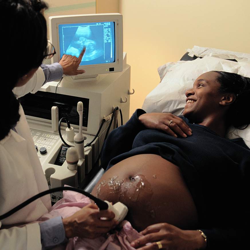 Image of a pregnant woman viewing an ultrasound