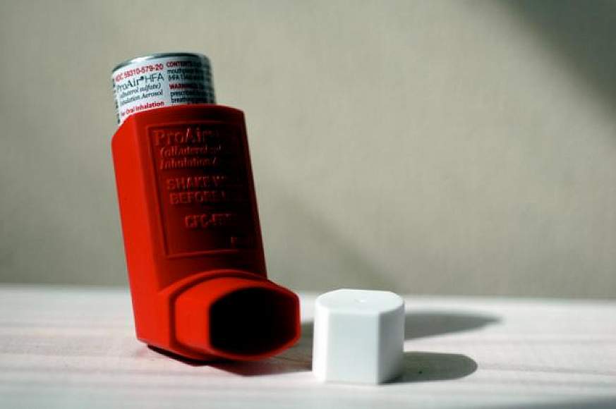 Image of an asthma inhaler.