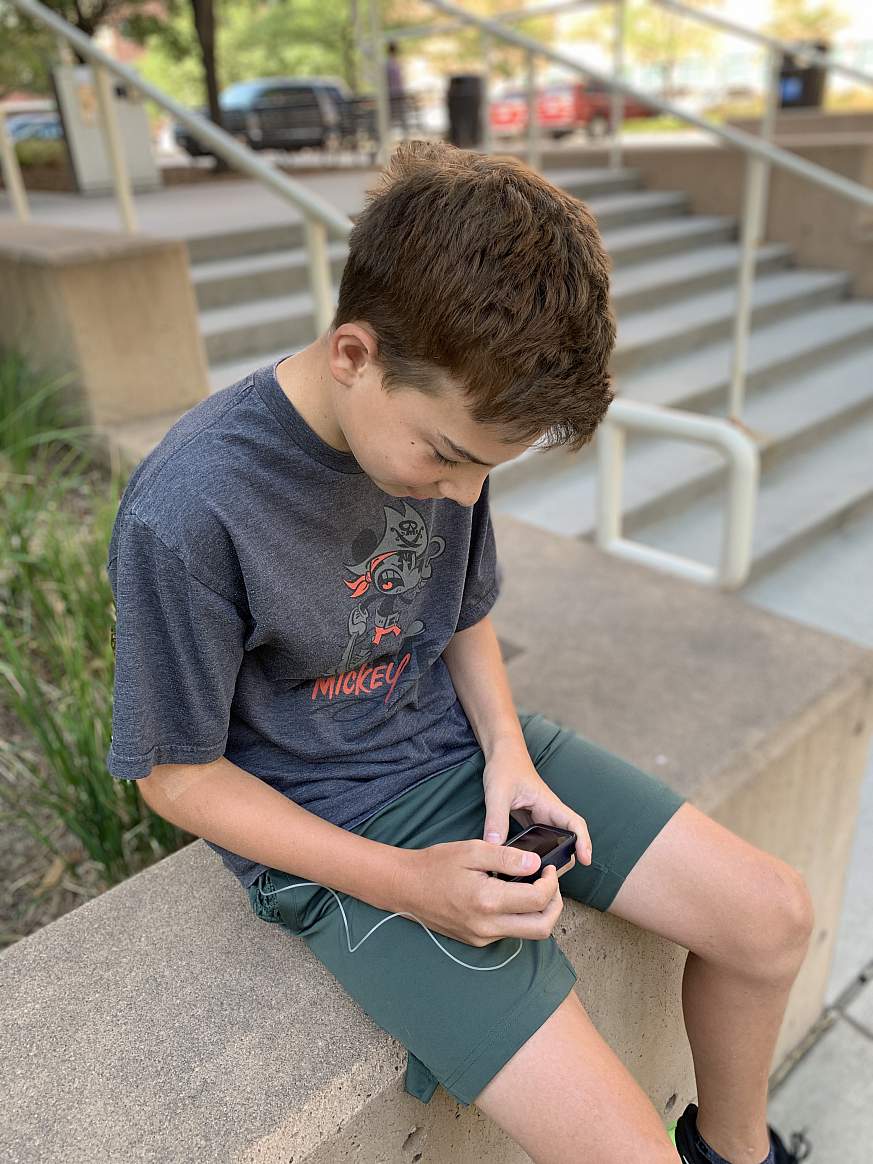 Image of a child reading data on his artificial pancreas device