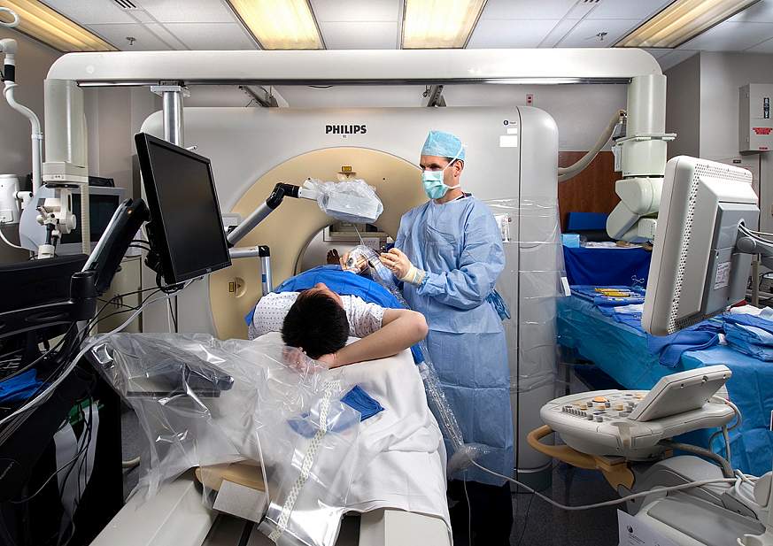 Dr. Bradford Wood demonstrates image-guided tumor ablation in a CC Radiology and Imaging Sciences suite.