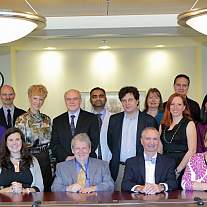 NIAMS staff and Congressional staffers gather for the NIAMS Congressional Tour Day. 
