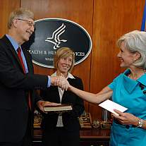 Dr. Collins and HHS Secretary Sebelius Shaking Hands