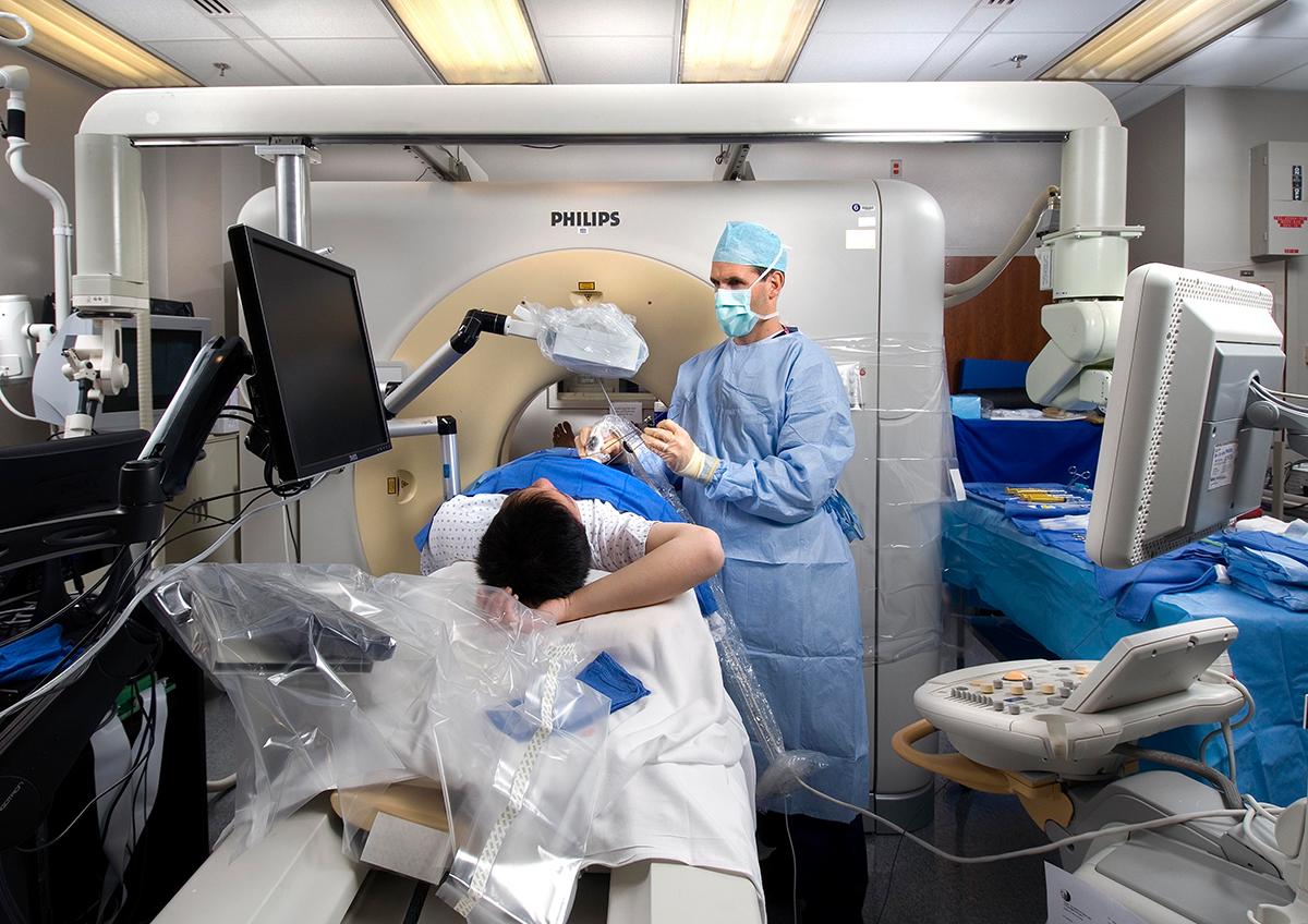 Dr. Bradford Wood demonstrates image-guided tumor ablation in a CC Radiology and Imaging Sciences suite