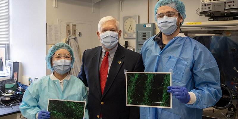 Rep. Pete Sessions (middle) receiving hands on experience learning about ocular and stem cell translational research from some of the National Eye Institute’s (NEI) researchers at their lab in the NIH Clinical Center.