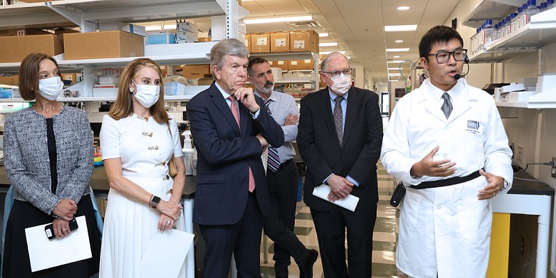 Senator Roy Blunt (middle) learns about the Alzheimer’s disease research during the grand opening of the Roy Blunt Center for Alzheimer’s Disease and Related Dementias (CARD) from principal investigators. Senator Blunt is accompanied by his wife, Abbly Blunt (to his right), CARD Director Dr. Andy Singleton and Dr. Larry Tabak (to his left).