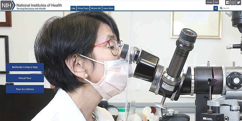 一个科学家在实验室工作的照片