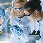 Image of female researchers