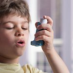 kid using an inhaler